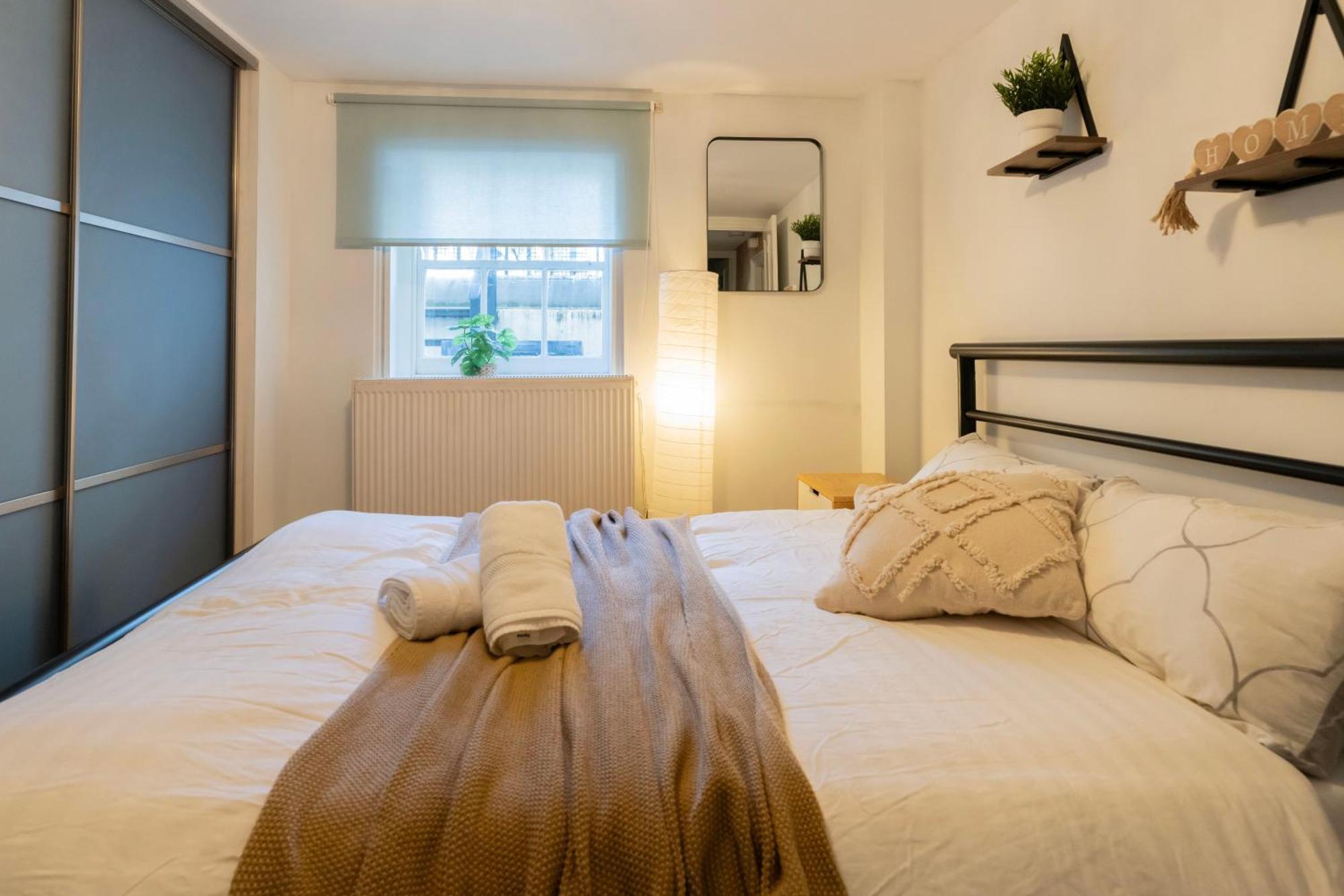 Gorgeous 2Bed House In New Road Daire Londra Dış mekan fotoğraf
