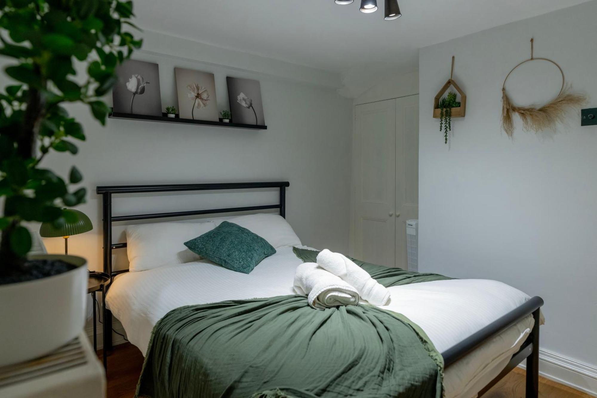 Gorgeous 2Bed House In New Road Daire Londra Dış mekan fotoğraf
